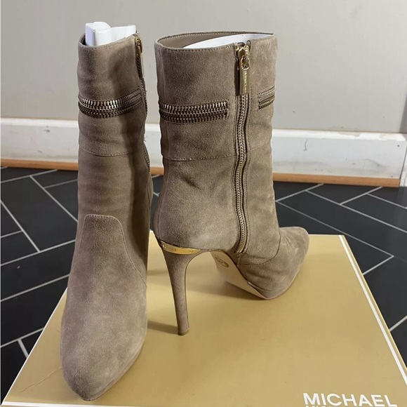 Michael By Michael Kors Haya Bootie Suede DK Dune Haircalf Boot 8 original box - Picture 7 of 10